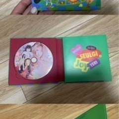 EVERGLOW、RED VELVET CD