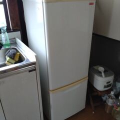 2ドア冷蔵庫古いが現役で使っていました。