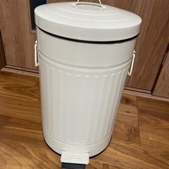 ペダル式ゴミ箱