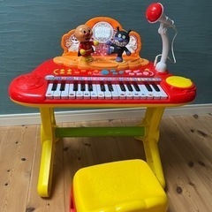 アンパンマン　ピアノ　光る鍵盤　椅子付き♡