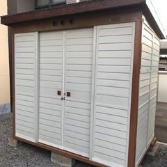 お話し中 【鍵付き】ヨド 物置 二段棚付 鍵あり 現役中古品
