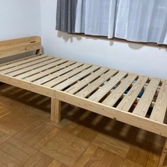 【無料】木製シングルベッド コンセント差し込み口付き