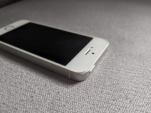 【バッテリー新品】iPhoneSE 第1世代 シルバー 128GB SIMフリー バッテリー新品】iPhoneSE 第1世代 シルバー 128GB SIMフリー iPhone