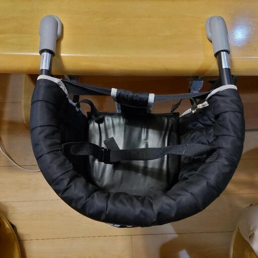 テーブルに付ける子供用の椅子です