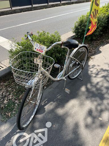 【リサイクルショップどりーむ鹿大前店】No.1103　自転車　ママチャリ　26インチ　シルバー　3段内装ギア付き　鍵付き　ライト付き