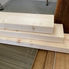木材　　２×４材3本、針葉樹構造用合板1枚
