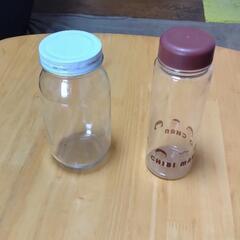 プラスチック製の水筒　ガラス製の瓶