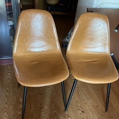 おしゃれな椅子二脚　一脚の値段になります。