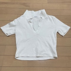 白のV字ポロシャツ　韓国系/ソウル