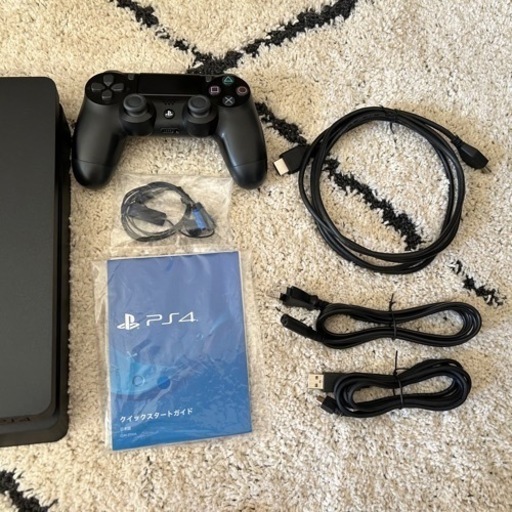 PlayStation 4 ジェット・ブラック 500GB (CUH-2100AB01)