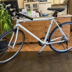 【前後タイヤ・チューブ新品！momentum iNeed S−3】アルミフレーム　7速　700×28cクロスバイク　ホワイト