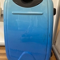 【値下げしました】スーツケース　中型3泊4日　鮮やかな青色