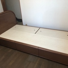 木製シングルベッド