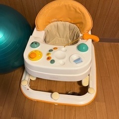 ベビーウォーカー　赤ちゃん歩行器