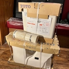 値下げしました❗️❗️TOTO トイレ便器・タンク・（便座・アキレスジョイント）