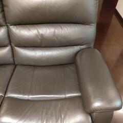 3人用電動本革テーブル付きリクライニングソファ　作動不良があります