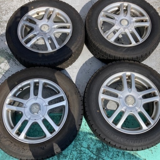 グッドイヤー　205/60R16  スタッドレスタイヤアルミ付き4本セット