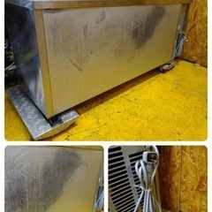 フクシマの業務用 台下冷蔵庫 コールドテーブル 年製 中古 厨房 引き取りも歓迎 大阪府、キッチンで調理中の様子での様子