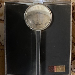 古い　デジタル　体重計