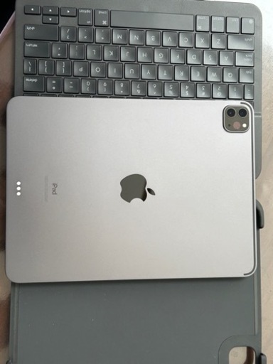 iPad pro 第2世代11インチWi-Fiモデル　キーボードカバー、スタイラスペン付き