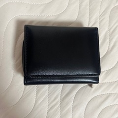 新品未使用シンプルブラック三つ折り財布