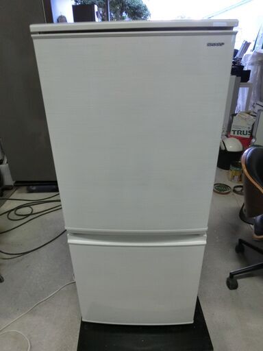 SHARP 2ドア冷蔵庫 SJ-D140D-W 2018年製　 137L つけかえどっちもドア 2ドア ホワイト