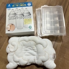 赤ちゃんの城授乳枕　使い捨て哺乳瓶　離乳食トレイ