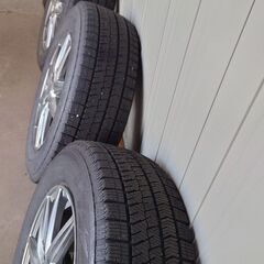 ブリヂストン　スタッドレスタイヤ（ホイル付き）