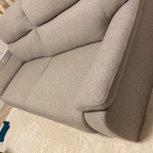 買って1ヶ月のほぼ新品です！ 3人掛けソファ