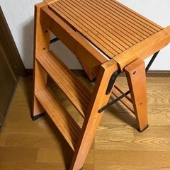 折り畳み可能　脚立　木製