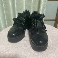 地雷系黒の靴
