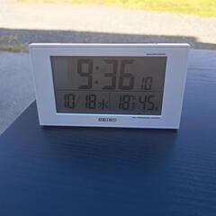置き時計 目覚まし時計 電波 デジタル カレンダー 快適度 温度湿度表示 01:白パール 本体サイズ:8.5×14.8×5.3cm BC402W