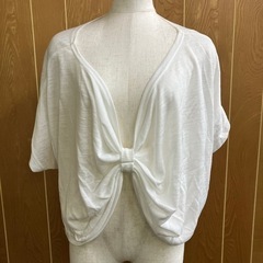 # カラバサ　レディースシャツ　白　新品　M〜L 値札価格　3900円