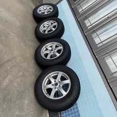 スタッドレスタイヤ&ホイル 215/70R16