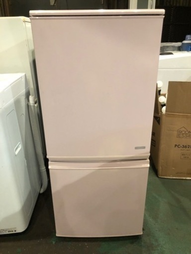 大人気SHARP限定カラーパステルピンクおしゃれインテリア冷蔵庫