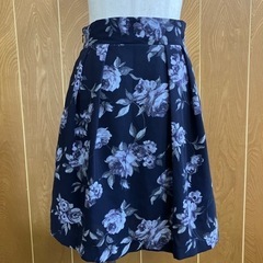 # イークロージング　スカート（新品）　紺　花柄　サイズ38 日...