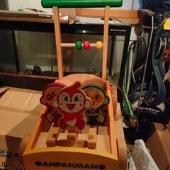 アンパンマン　木製おもちゃ　かたかた押し車
