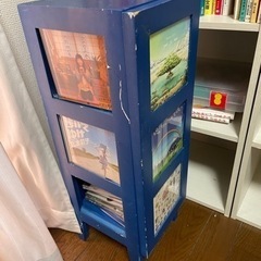 青い棚　CD棚