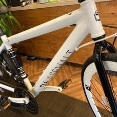 【取引中　前後タイヤ・後輪チューブ新品！ドッペルギャンガーD6ASPHACT】3×7速　700×28c クロスバイク　ホワイト×ブラック