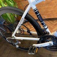 【取引中　前後タイヤ・後輪チューブ新品！ドッペルギャンガーD6ASPHACT】3×7速　700×28c クロスバイク　ホワイト×ブラック