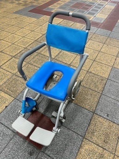 【らくらく回転式】 uchie ウチエ シャワーキャリー UC 160673 介護用品 シャワーチェア 車椅子 入浴補助 現状品