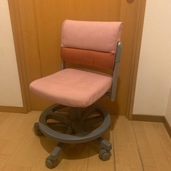 イトーキ　学習椅子　ピンク