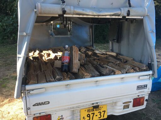 【残り一台になりました】　　欅100%直ぐ使える乾燥薪軽トラ一台です !!　　　　お引渡し場所は、旧津久井町三ｹ木になります。  　サービス有り!!
