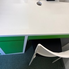 IKEAの机と椅子をセットで無料で差し上げます