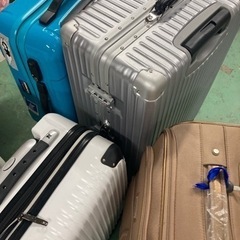 スーツケース4つ