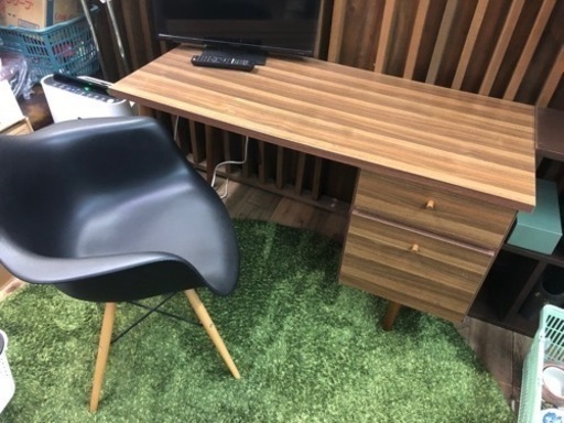 木製PCデスクとイームズ風チェア 状態良好品❗️ 木製PCデスクとイームズ風チェア 状態良好品❗️