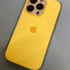 Iphone 14pro のシリコンケース (黄色)