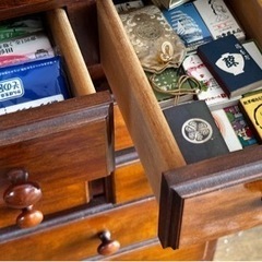 とってもオシャレ　木製キャビネット ガラス扉付き とってもオシャレ 木製キャビネット ガラス扉付き