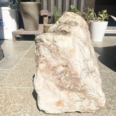 置物  巨大な石