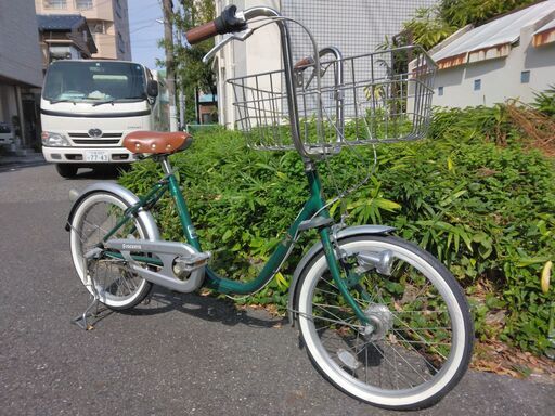 ２０インチの自転車です。内装３段ギア、オートライト付きです。わんちゃんのお散歩にどうですか？